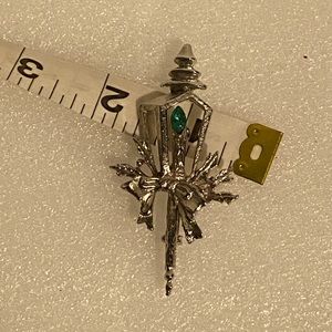holiday lamp post Christmas brooch Unsigned